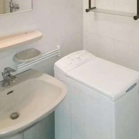 بيت للعطل Three Bedroom Holiday In إغير