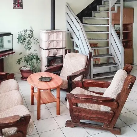 بيت للعطل Three Bedroom Holiday In إغير