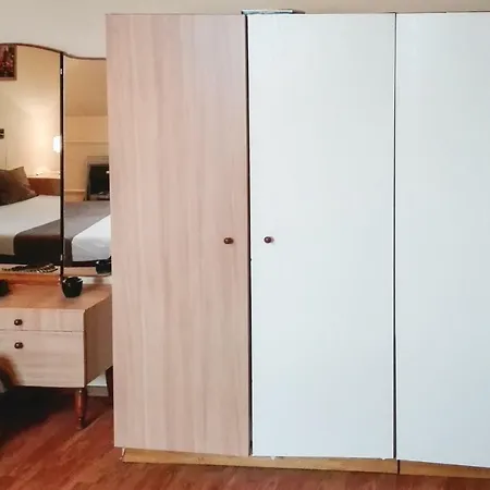 بيت للعطل Three Bedroom Holiday In *