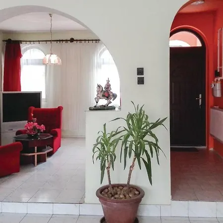 بيت للعطل Three Bedroom Holiday In إغير